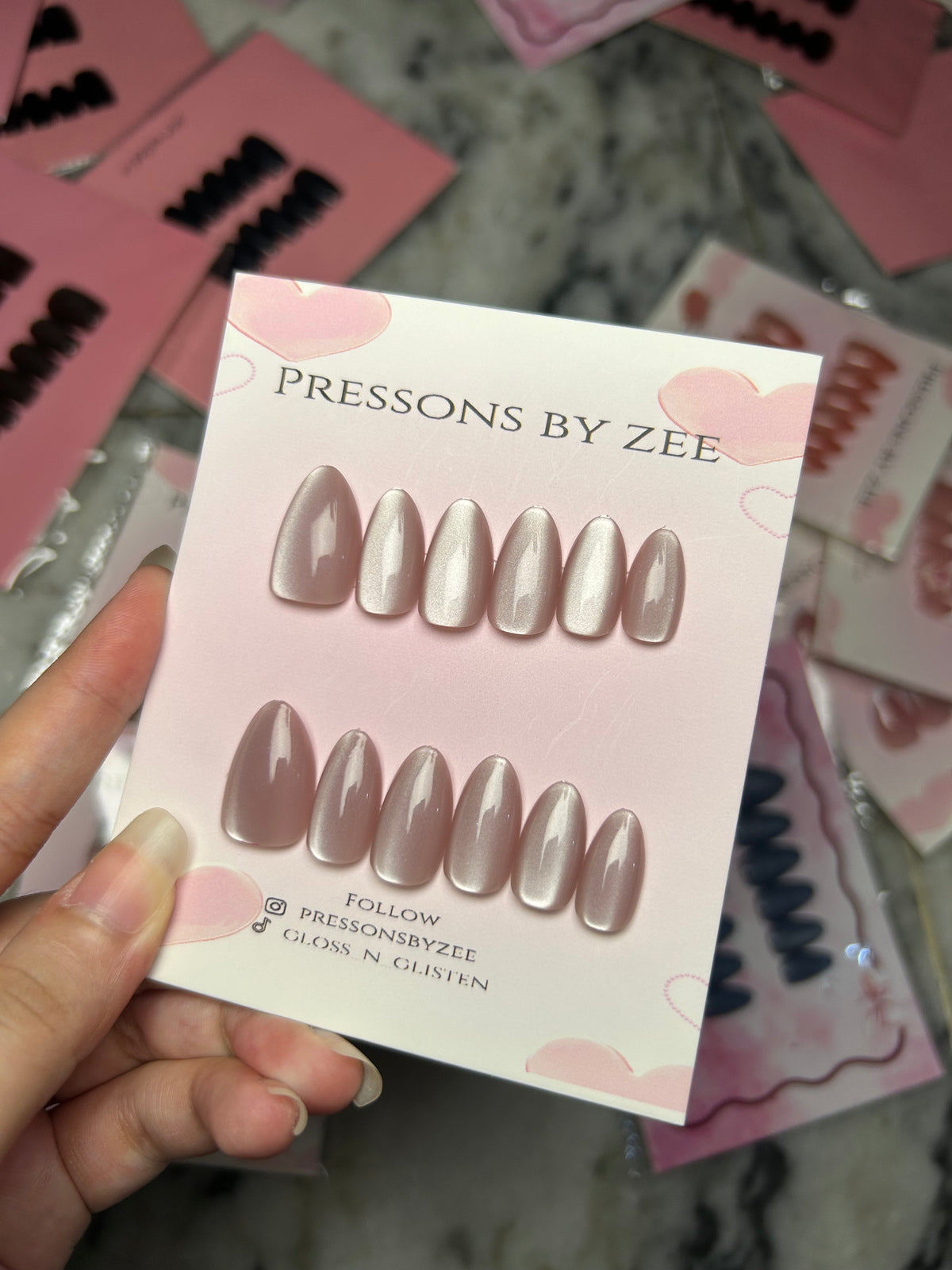 Moonlight velvet cateye pressons
