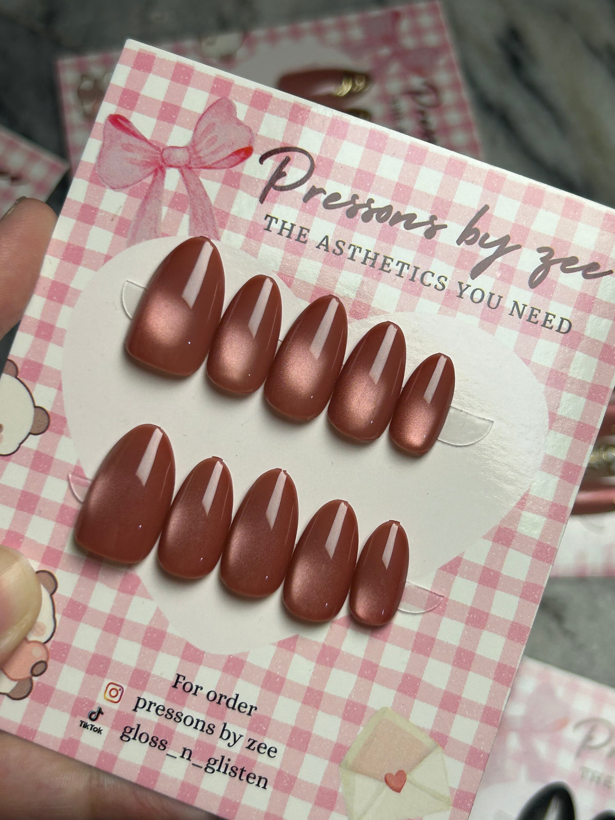 Toasted hazelnut cateye pressons