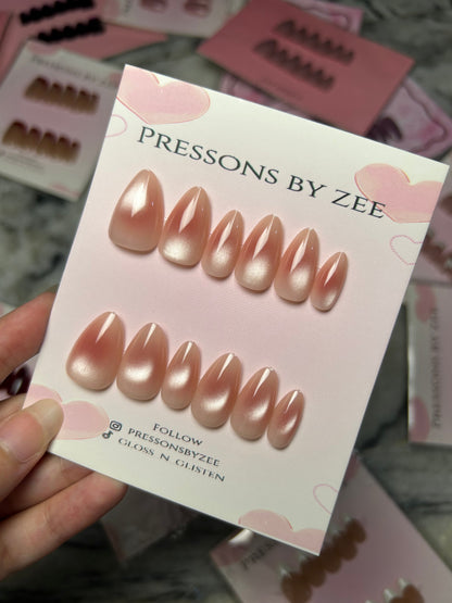 Blush gold pearl cateye pressons