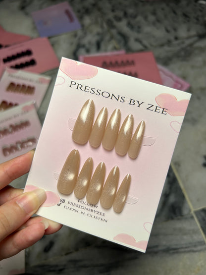 Champagne nude velvet cateye pressons
