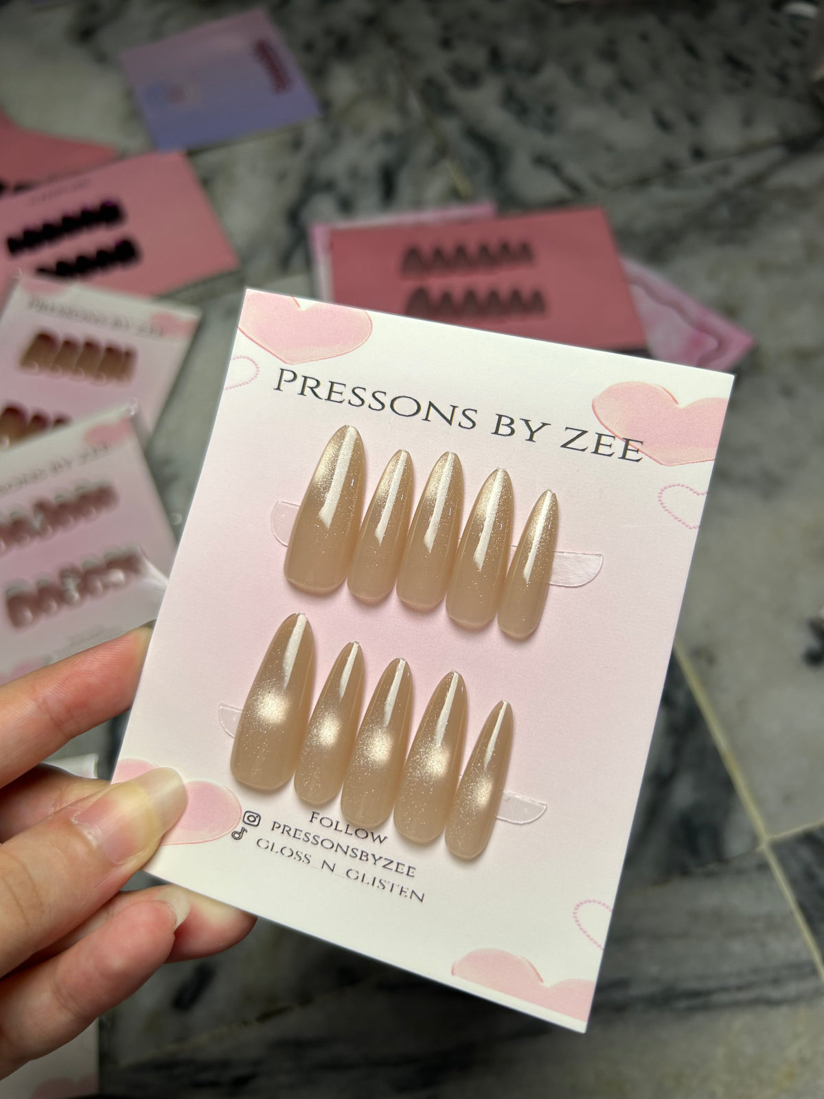 Champagne nude velvet cateye pressons