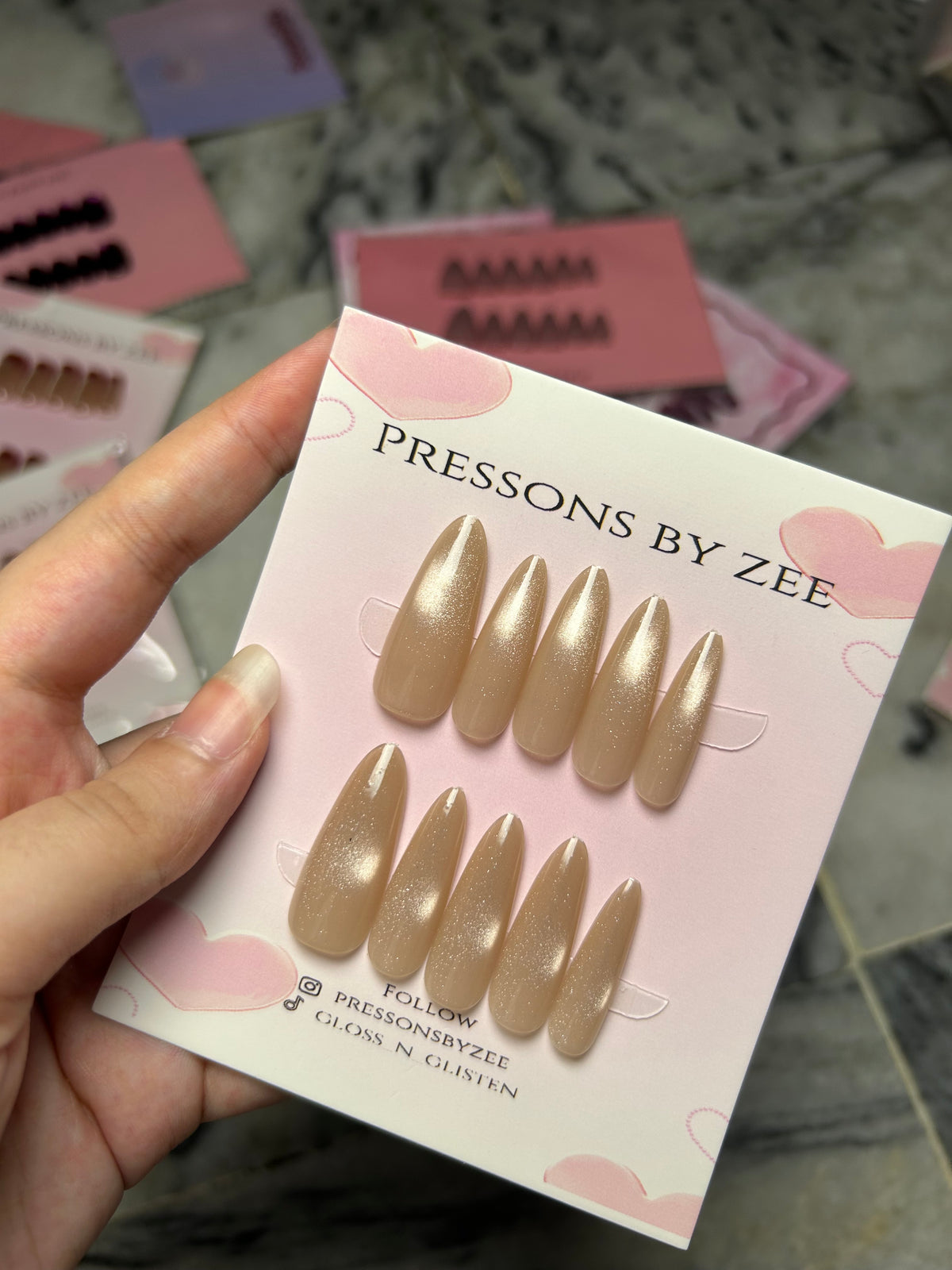 Champagne nude velvet cateye pressons
